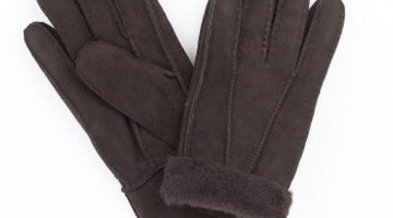 Warm and Comfortable Sheepskin Gloves in Making