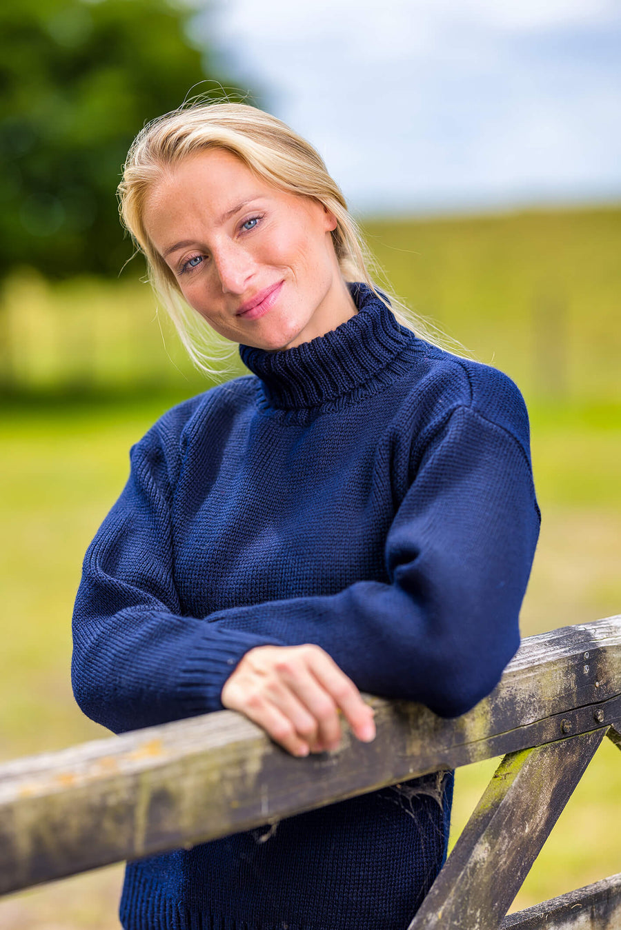 RELAXED ROLL NECK NAVY