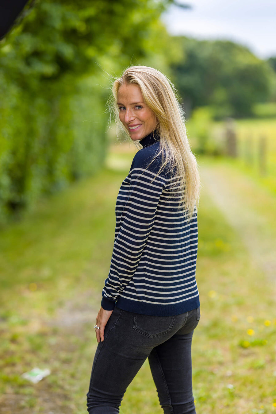 CHIC NAVY STRIPE TOP